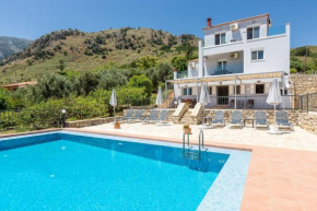 Villa Jupiter with private pool and tennis court